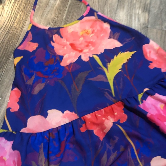 Everly Floral Print Halter Top - Picture 2 of 5